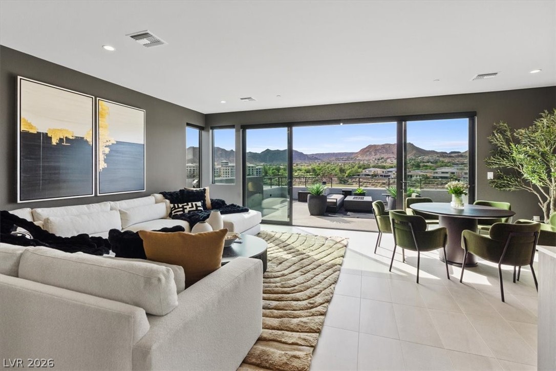 40 Heron Harbour Drive Property Photo 1