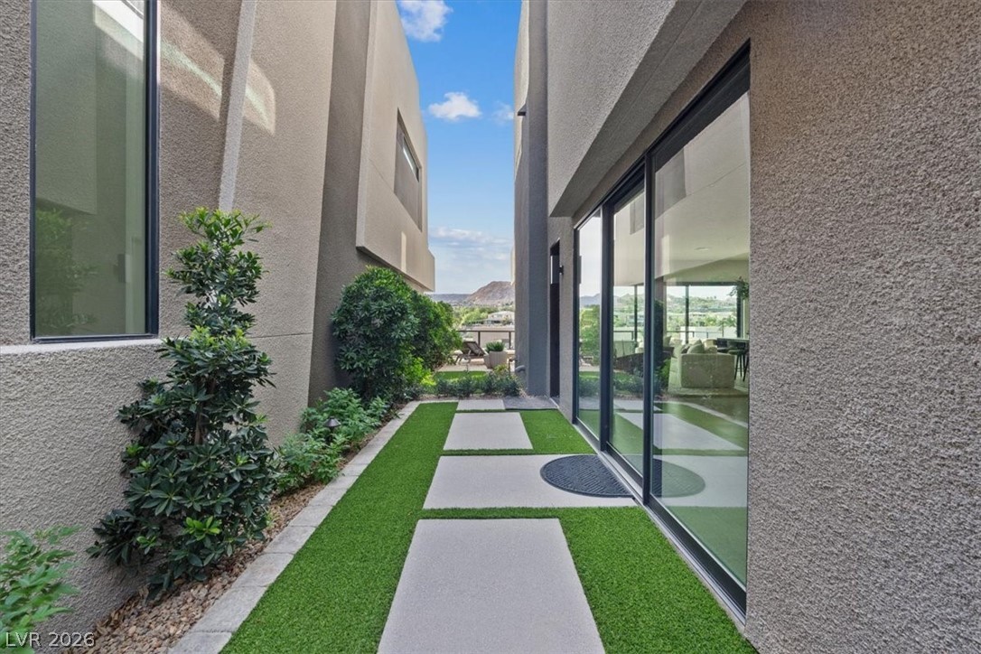 40 Heron Harbour Drive Property Photo 3