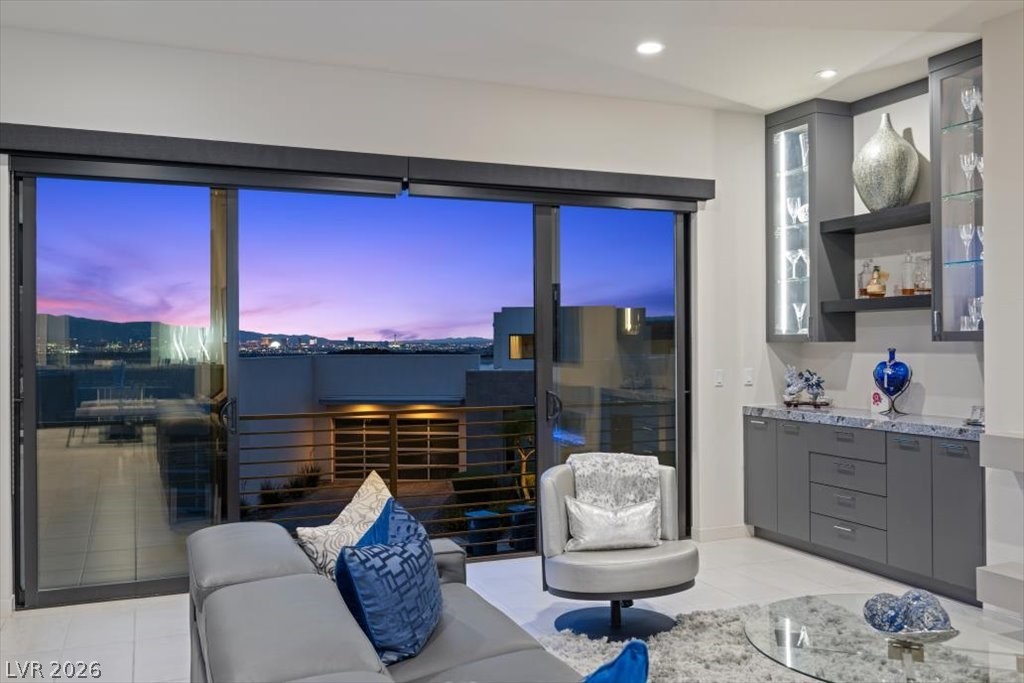 386 Solitude Peak Lane Property Photo 5