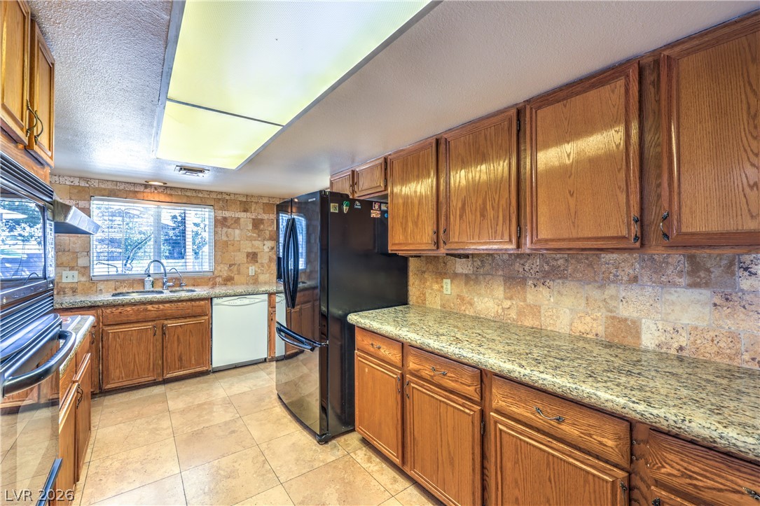 2880 Red Rock Street Property Photo 10