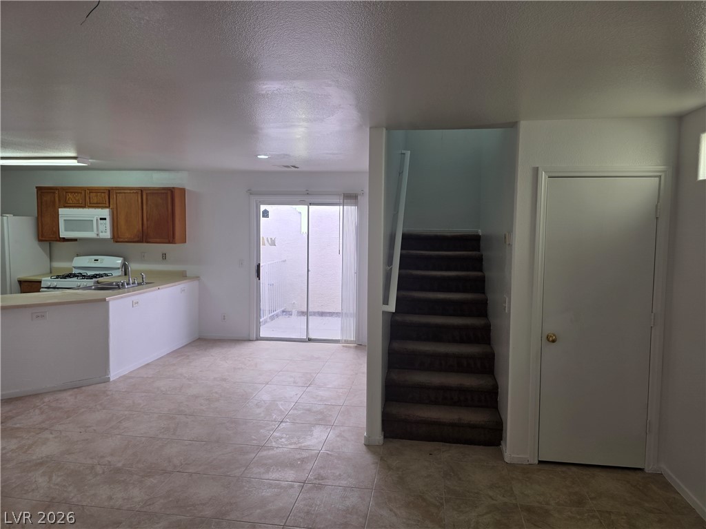 10026 Crisp Clover Street Property Photo 6