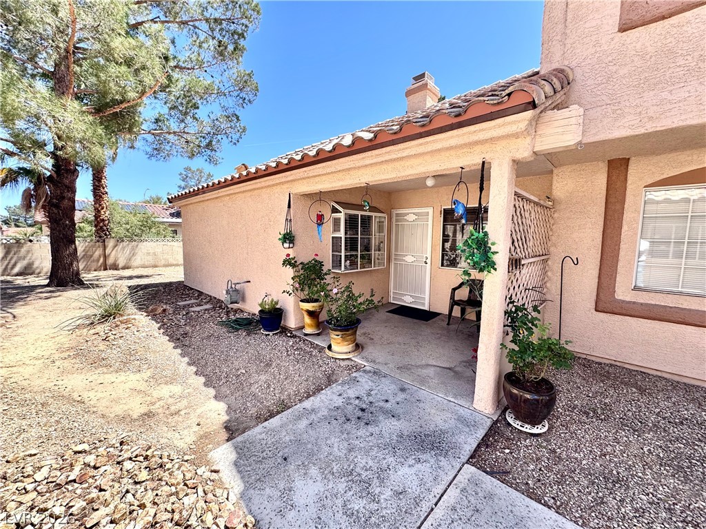 1600 North Torrey Pines Drive 101 Property Photo 1