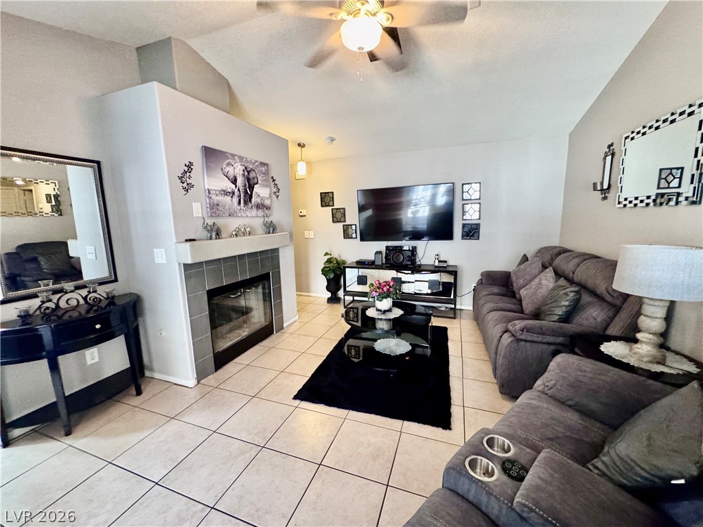 1600 North Torrey Pines Drive 101 Property Photo 5