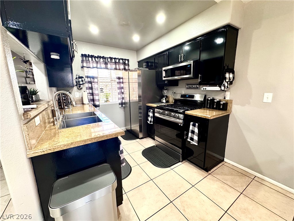 1600 North Torrey Pines Drive 101 Property Photo 8