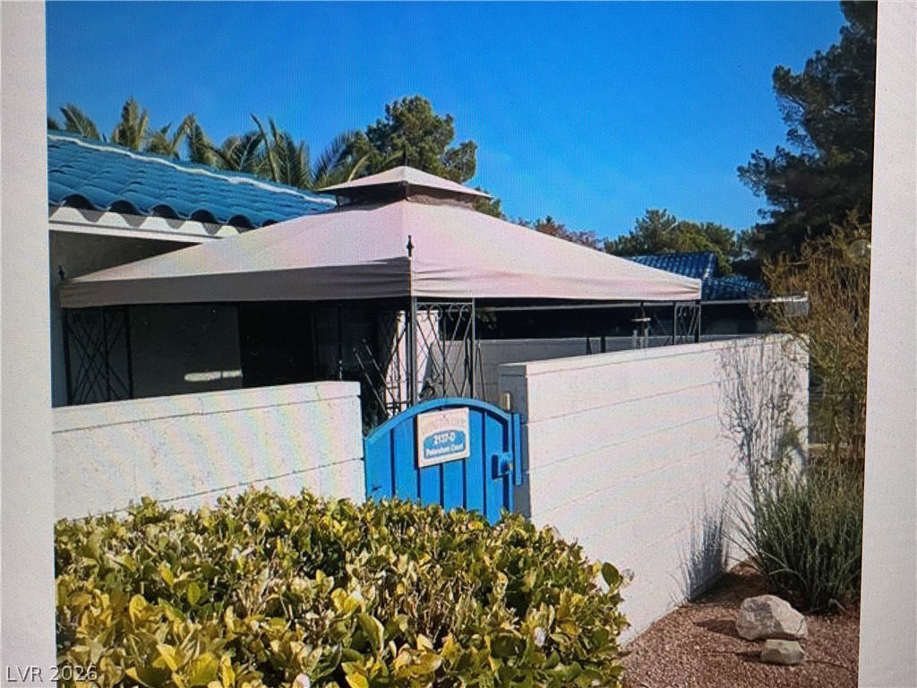 2137 Petersham Court D Property Photo 1