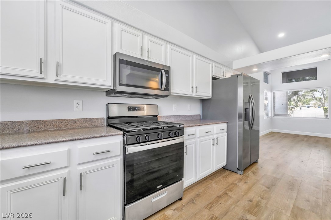 972 Upper Meadows Place Property Photo 17