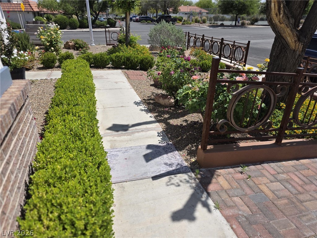 7000 Carrondale Way Property Photo 2