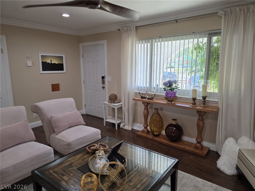 7000 Carrondale Way Property Photo 4