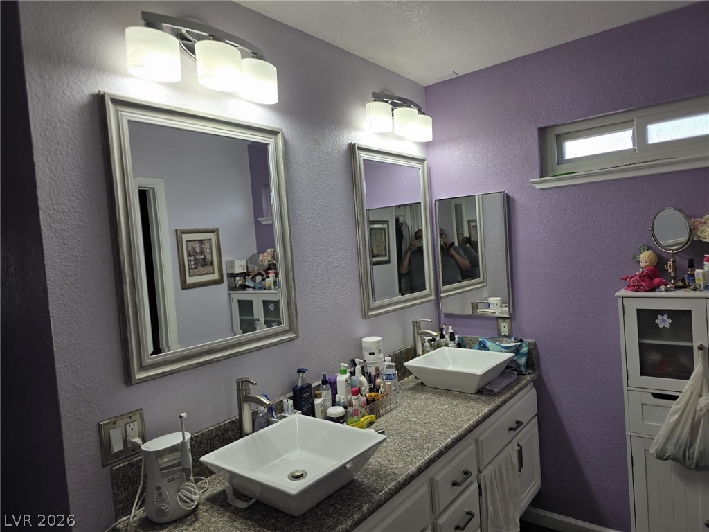 7000 Carrondale Way Property Photo 11