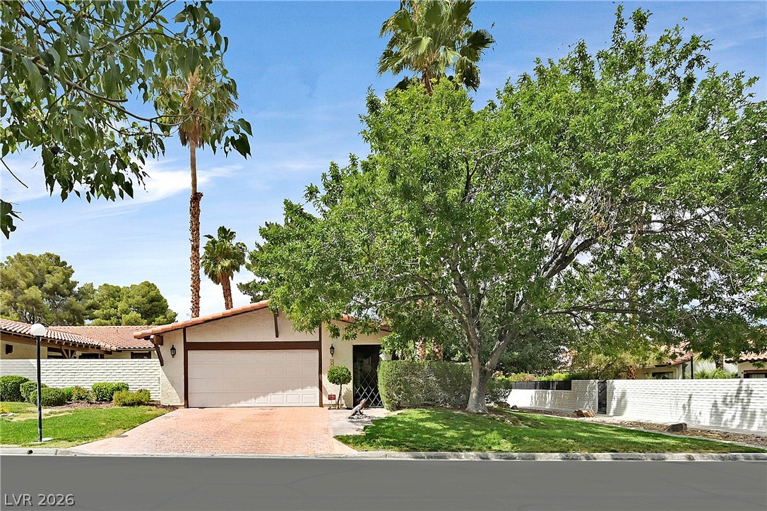 3016 Calle De Laredo Property Photo 1
