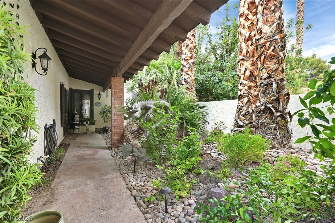 3016 Calle De Laredo Property Photo 2