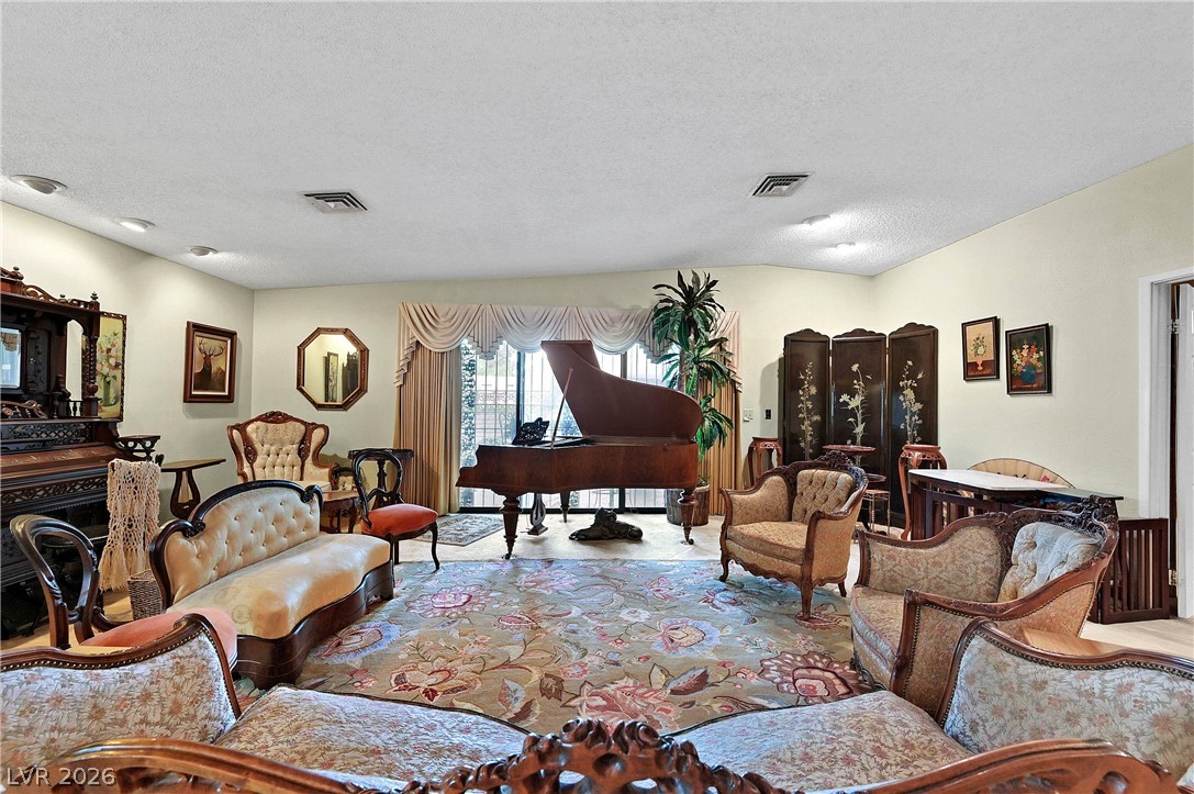3016 Calle De Laredo Property Photo 7