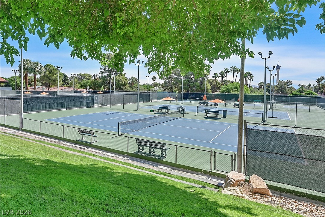 3016 Calle De Laredo Property Photo 28