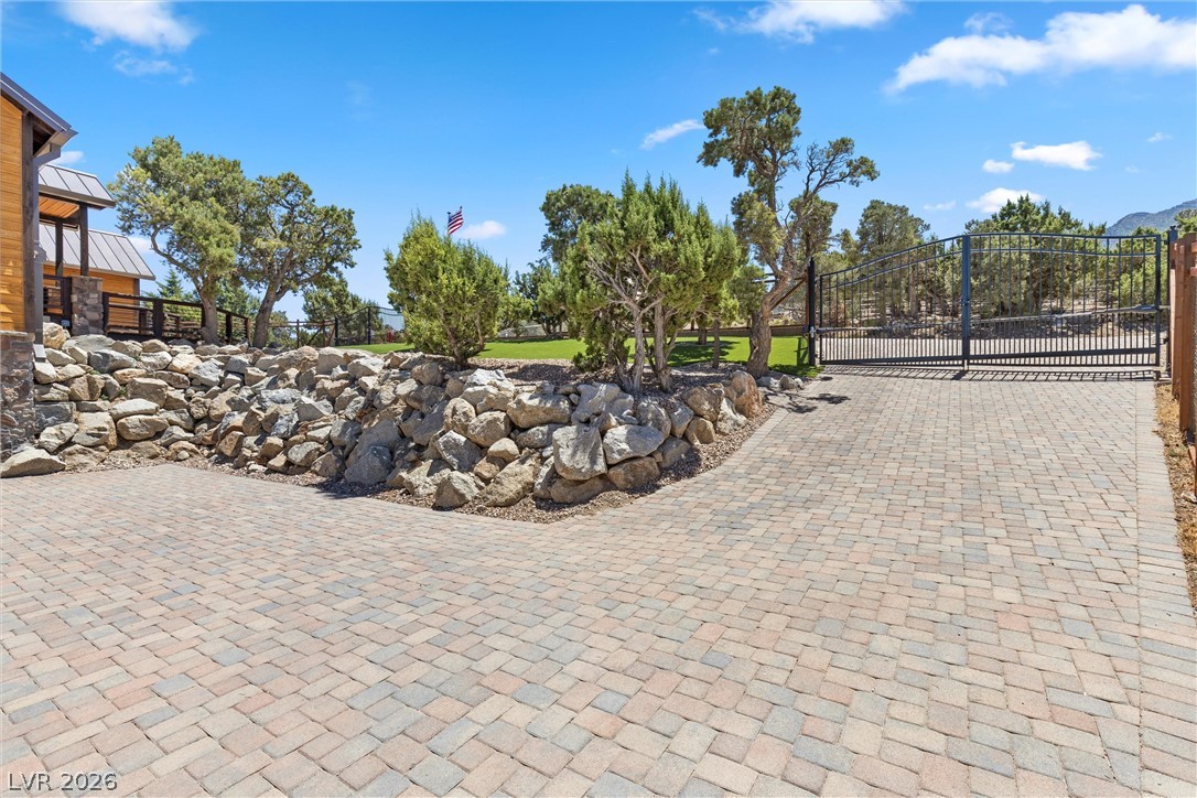 150 Wind Drift Place Property Photo 77