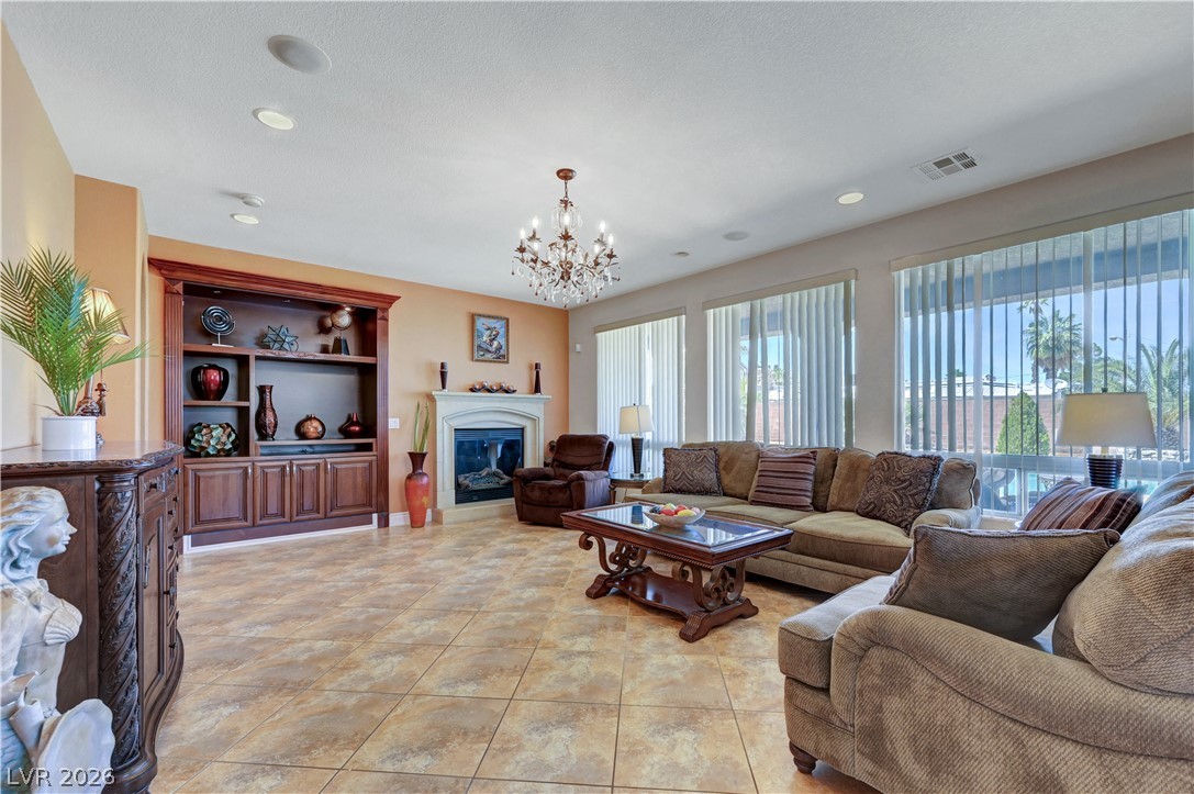 430 Las Alturas Avenue Property Photo 7