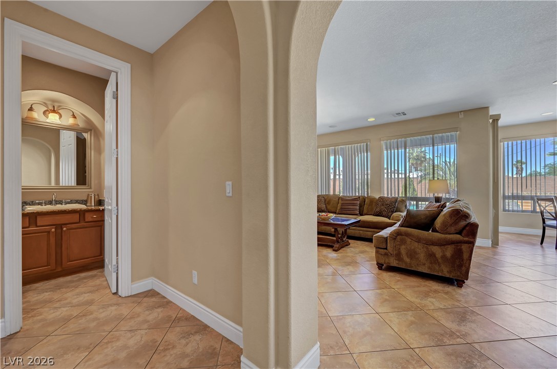 430 Las Alturas Avenue Property Photo 21