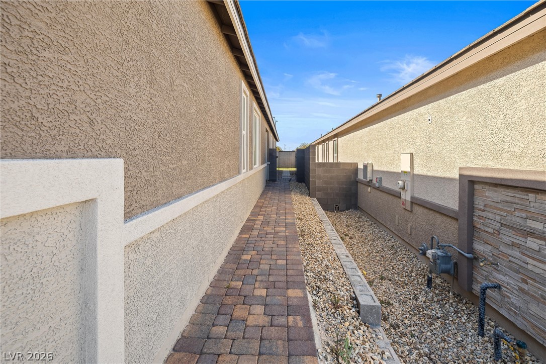 9446 Sequoia Ridge Avenue Property Photo 4