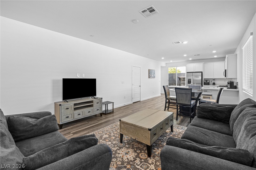 9446 Sequoia Ridge Avenue Property Photo 6