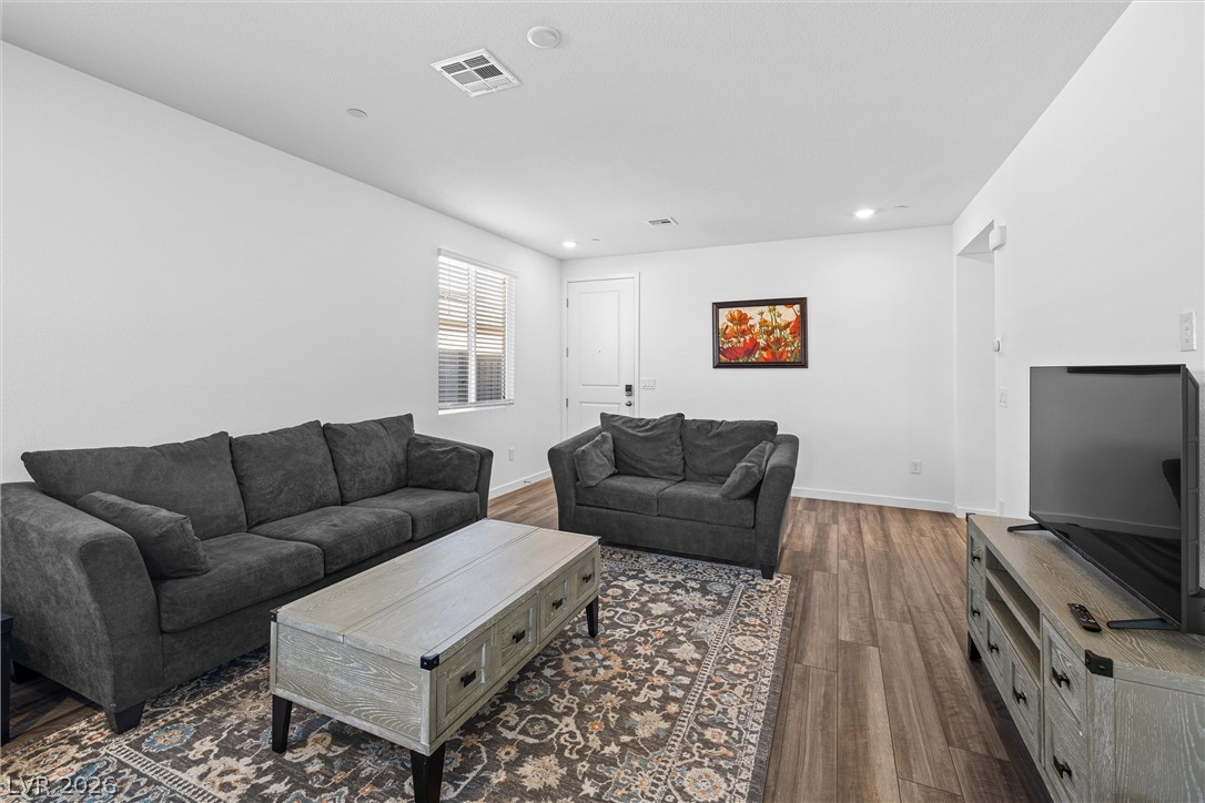 9446 Sequoia Ridge Avenue Property Photo 8