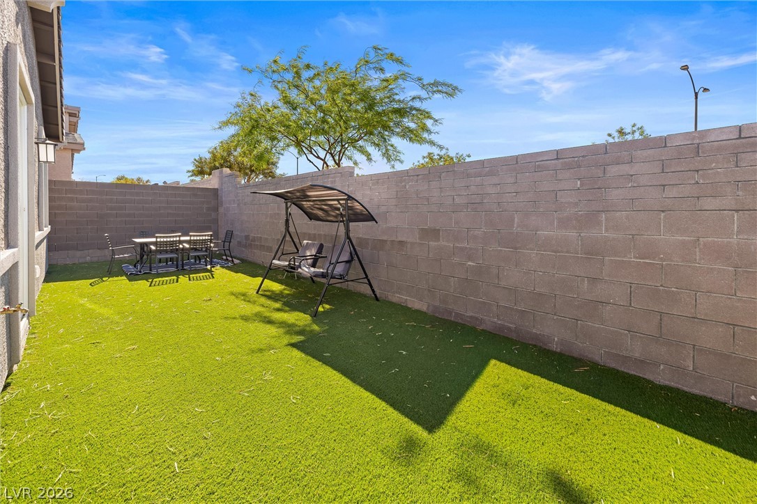 9446 Sequoia Ridge Avenue Property Photo 27