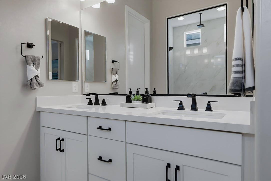 80 Tatahatso Point Street Property Photo 29
