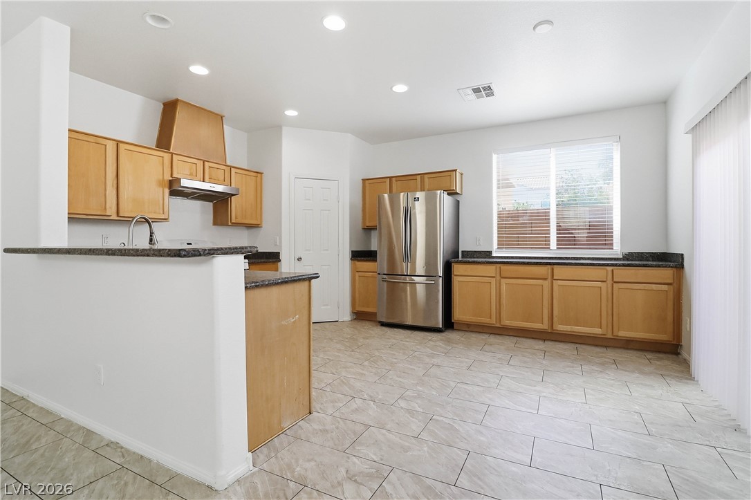 7471 Nicklin Street Property Photo 7
