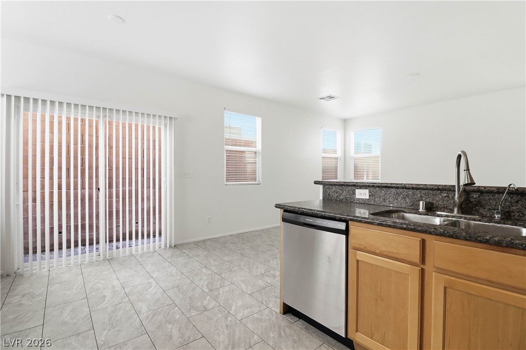 7471 Nicklin Street Property Photo 11