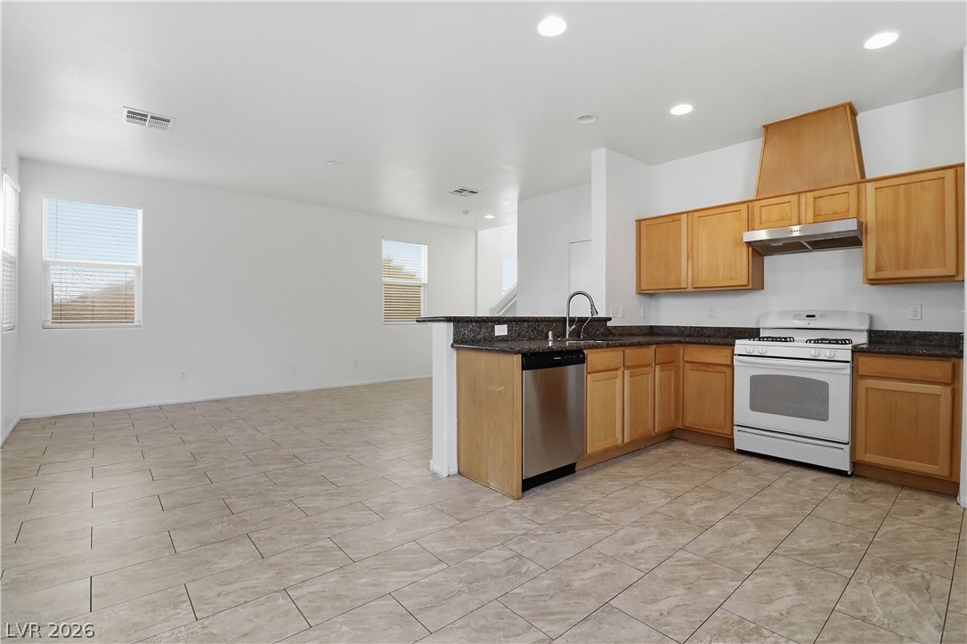 7471 Nicklin Street Property Photo 12