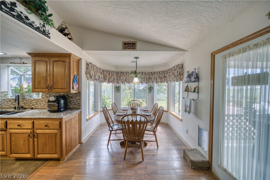 2910 Sunset Street Property Photo 6