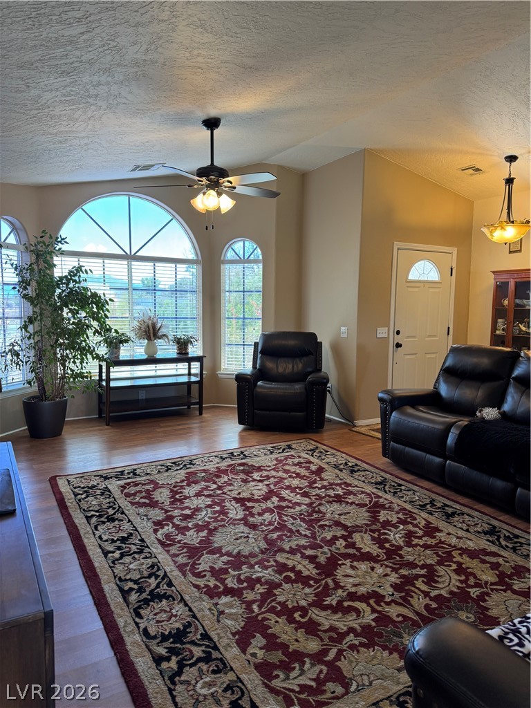 2910 Sunset Street Property Photo 8