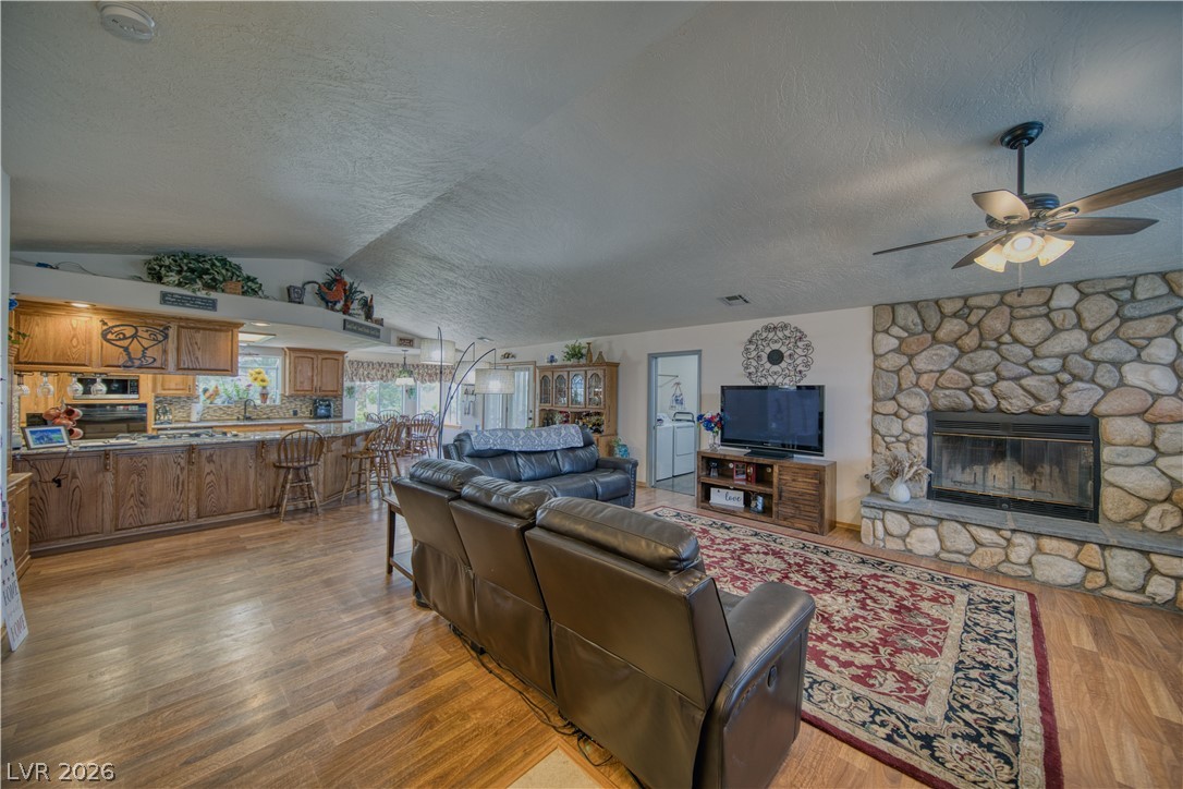 2910 Sunset Street Property Photo 9