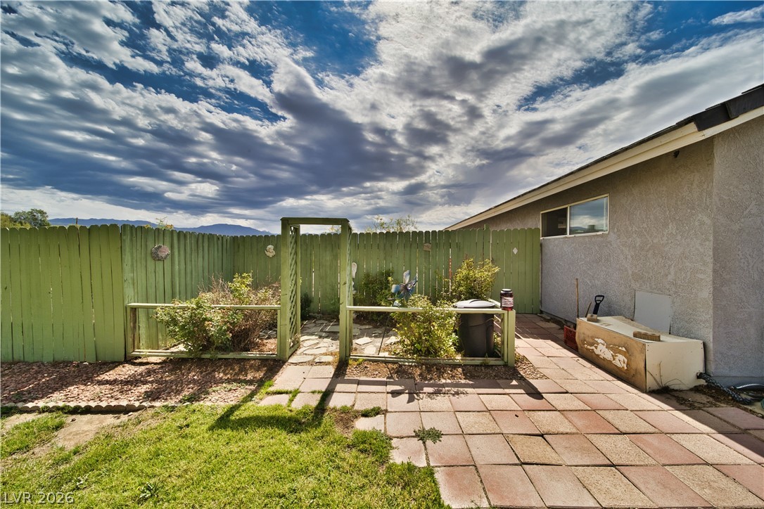 2910 Sunset Street Property Photo 32
