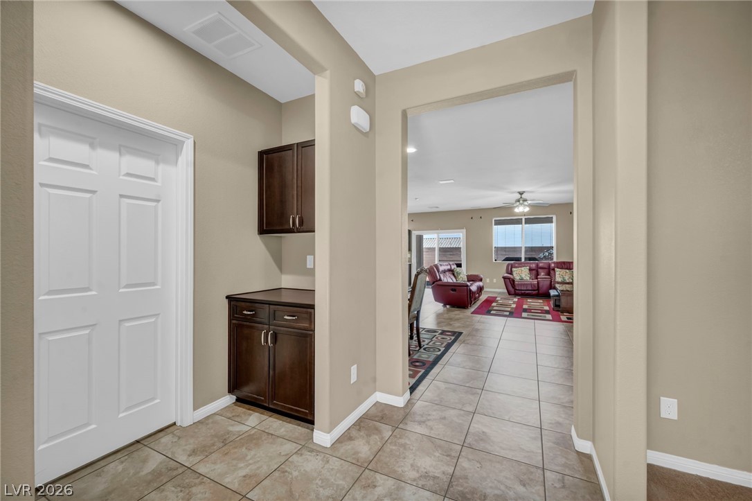 6928 Laurel Falls Court Property Photo 7