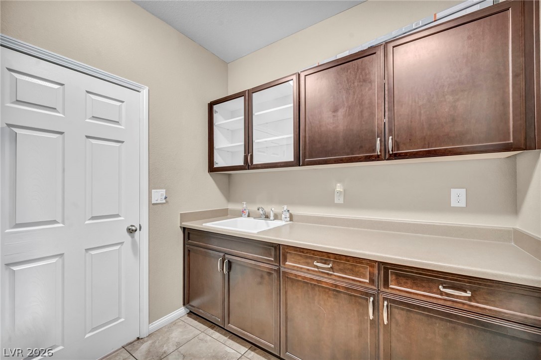 6928 Laurel Falls Court Property Photo 13