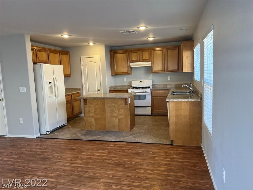 7320 Camden Pine Avenue Property Photo 4