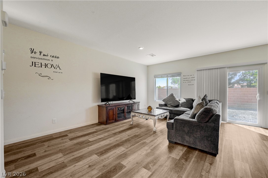 6545 Cinnamon Hazelnut Street Property Photo 9