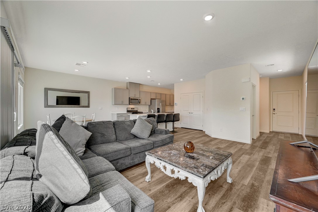 6545 Cinnamon Hazelnut Street Property Photo 10
