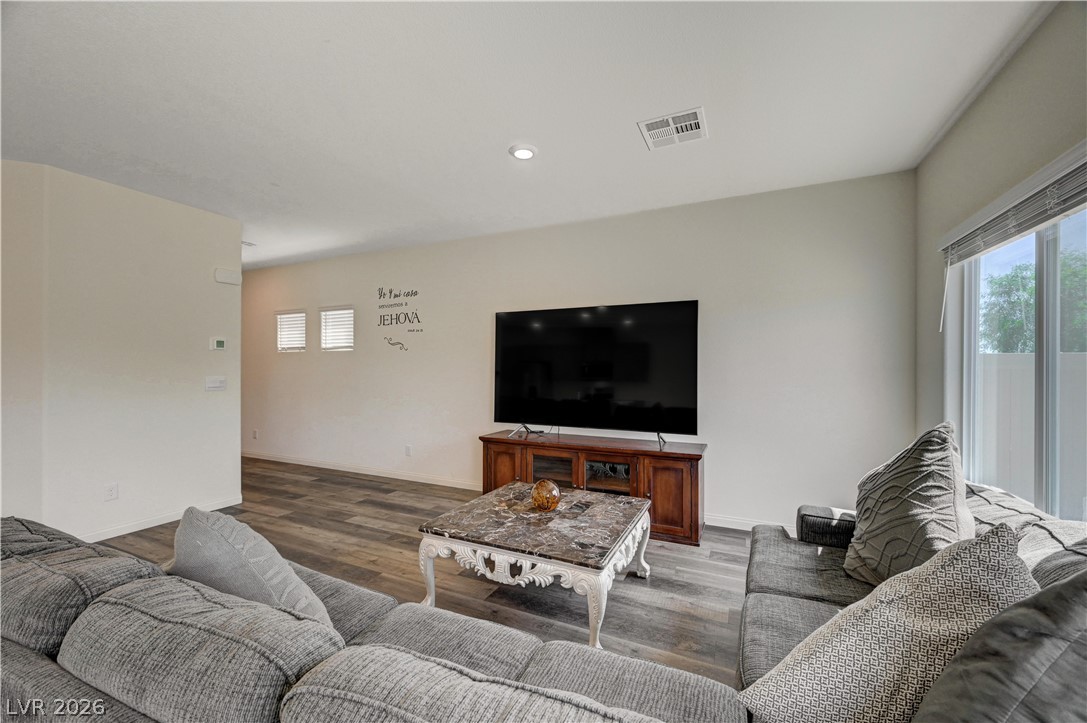 6545 Cinnamon Hazelnut Street Property Photo 12