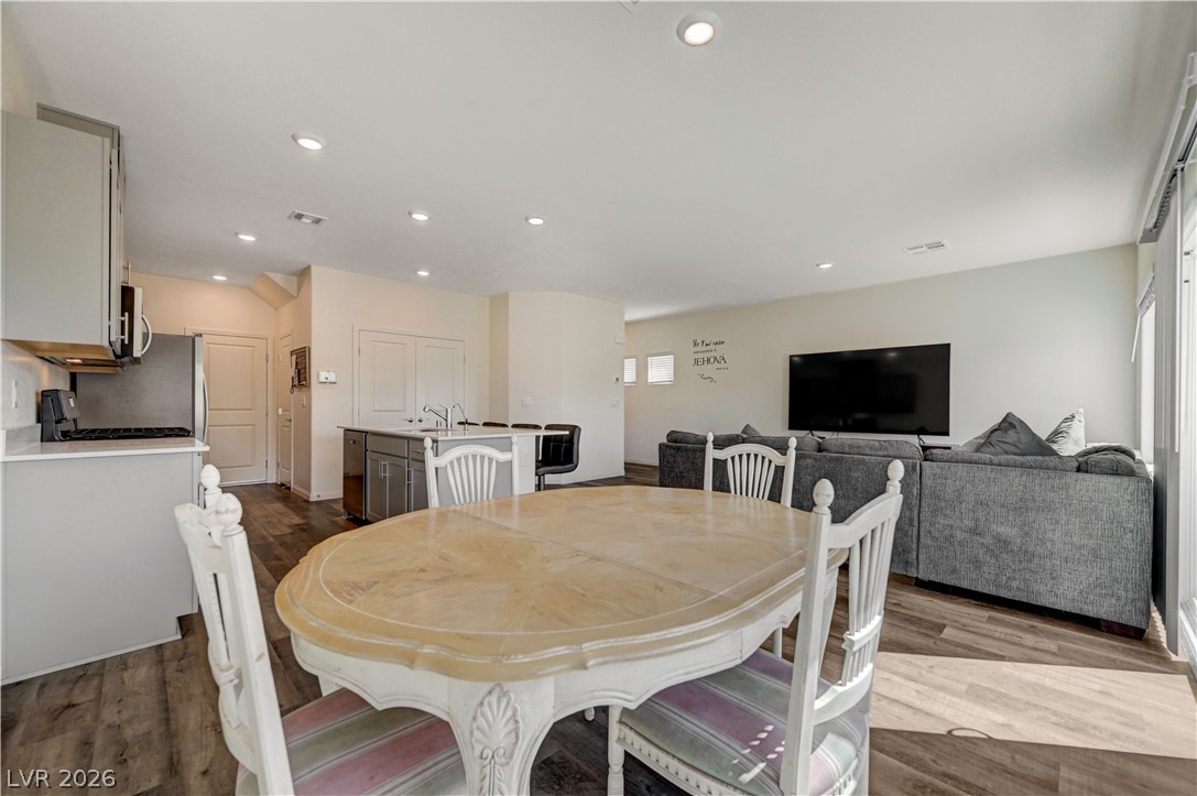 6545 Cinnamon Hazelnut Street Property Photo 15