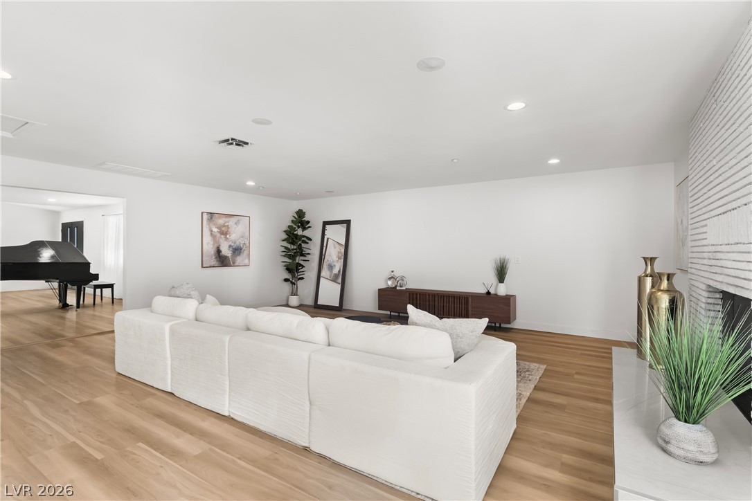 2106 West Oakey Boulevard Property Photo 23
