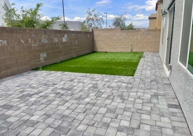 941 Twincrest Avenue Property Photo 8