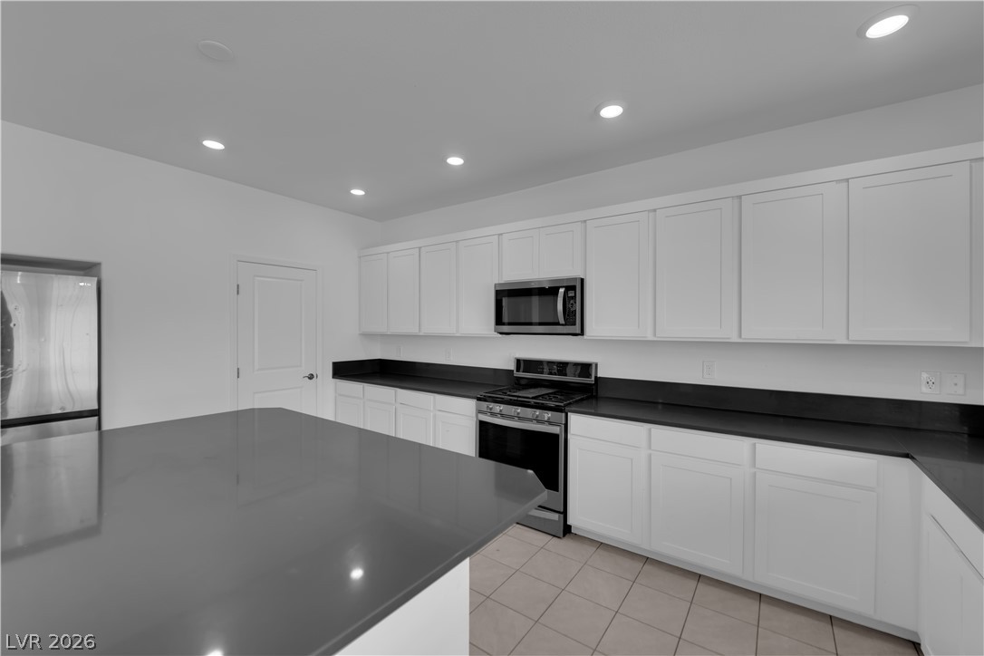 650 Steep Canyon Avenue Property Photo 7