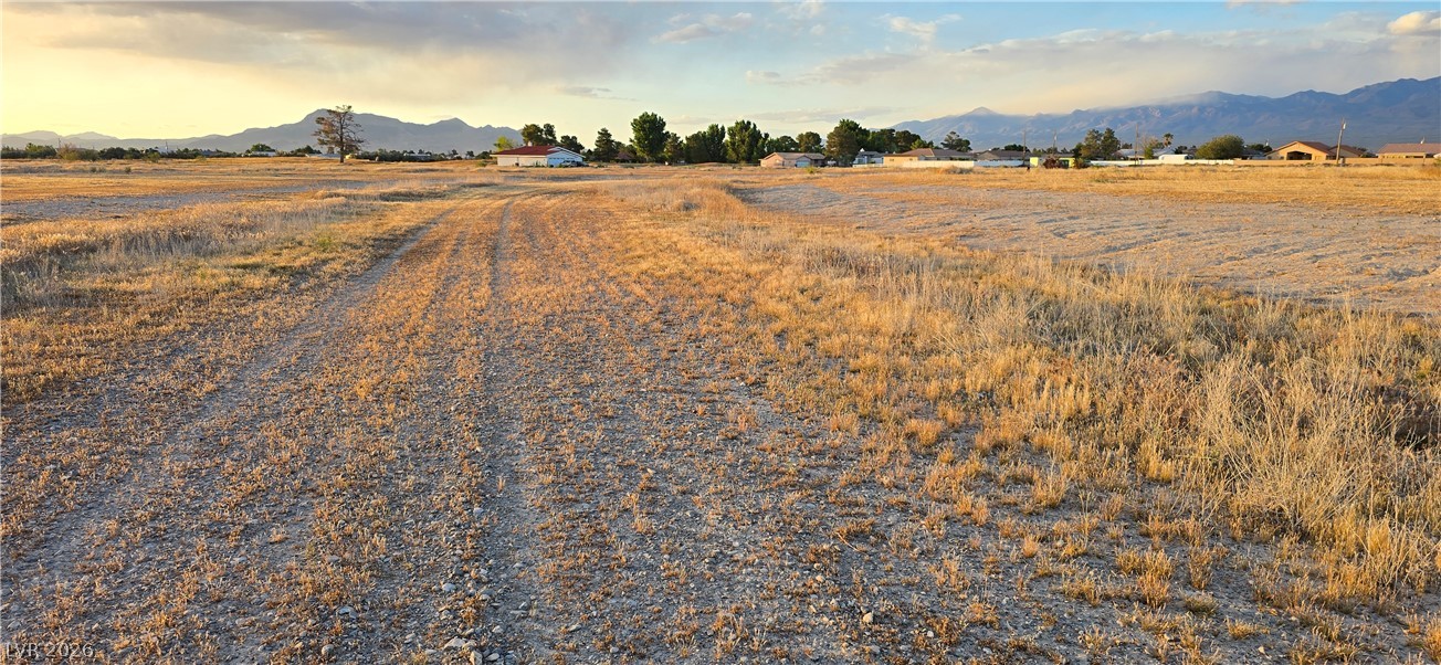 1991 South Valley View Circle Property Photo 3