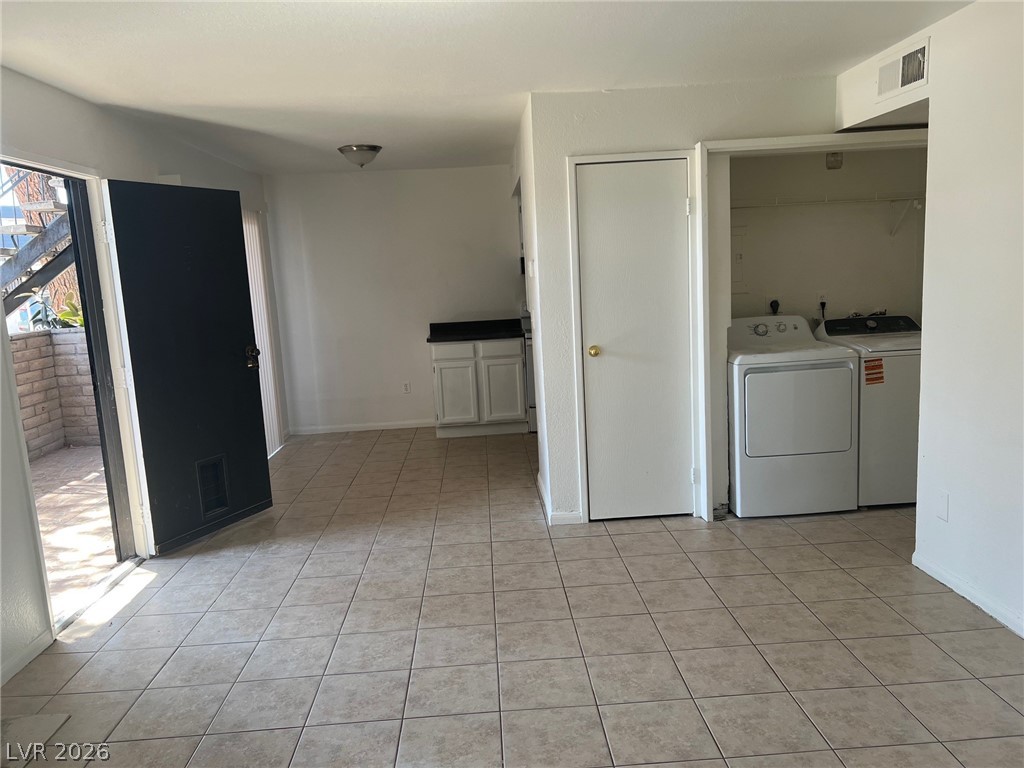 2781 Eldora Circle B Property Photo 5