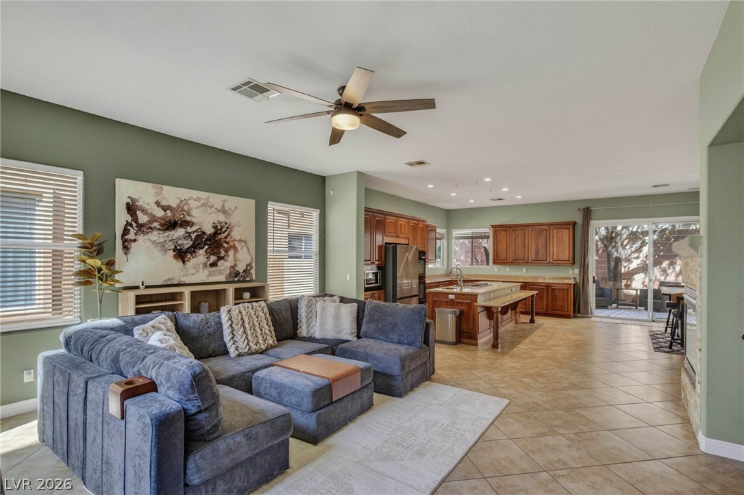 1020 Via Gallia Street Property Photo 2