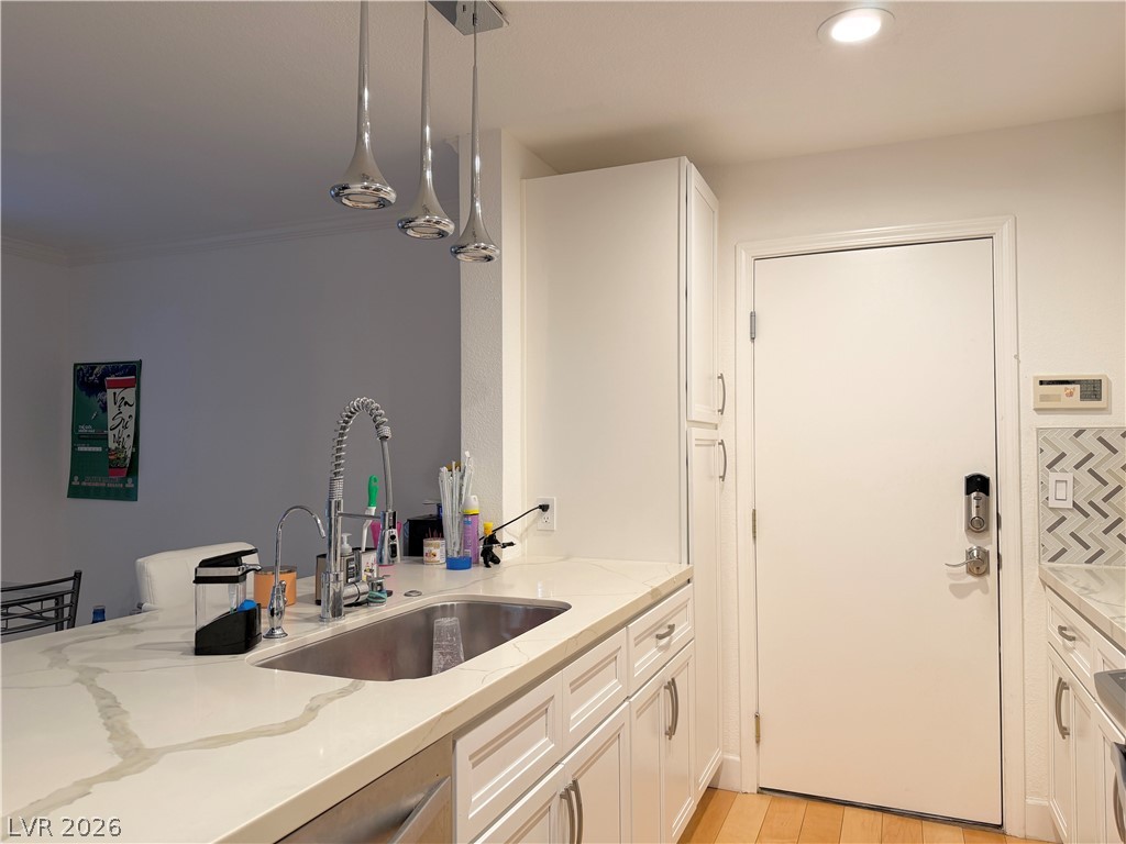 8452 Boseck Drive 186 Property Photo 3