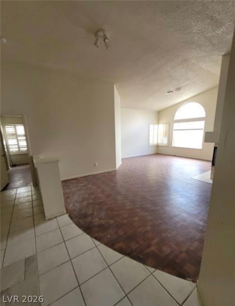 9820 Cross Creek Way Property Photo 11