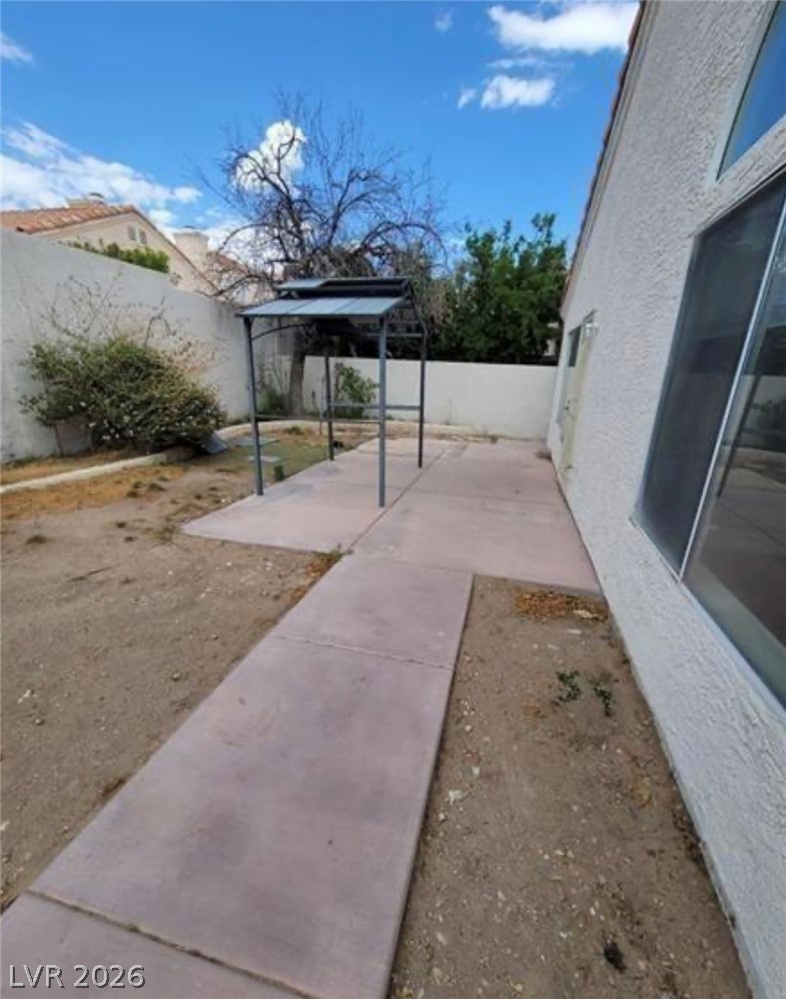 9820 Cross Creek Way Property Photo 34