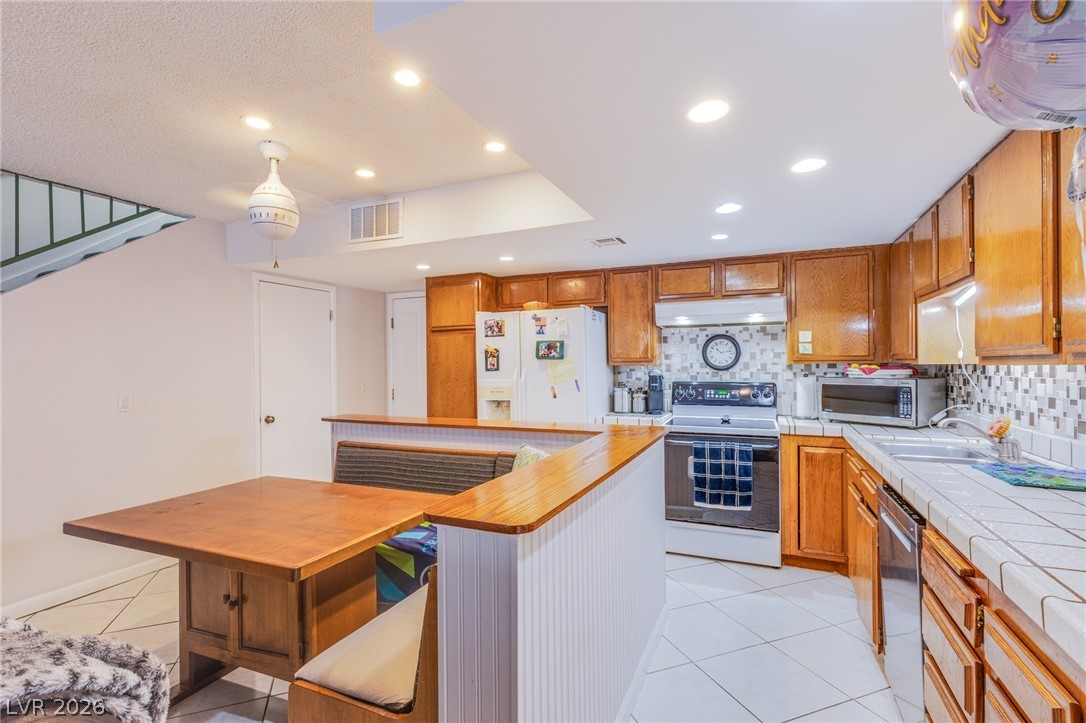 5468 South Maryland Parkway Property Photo 10