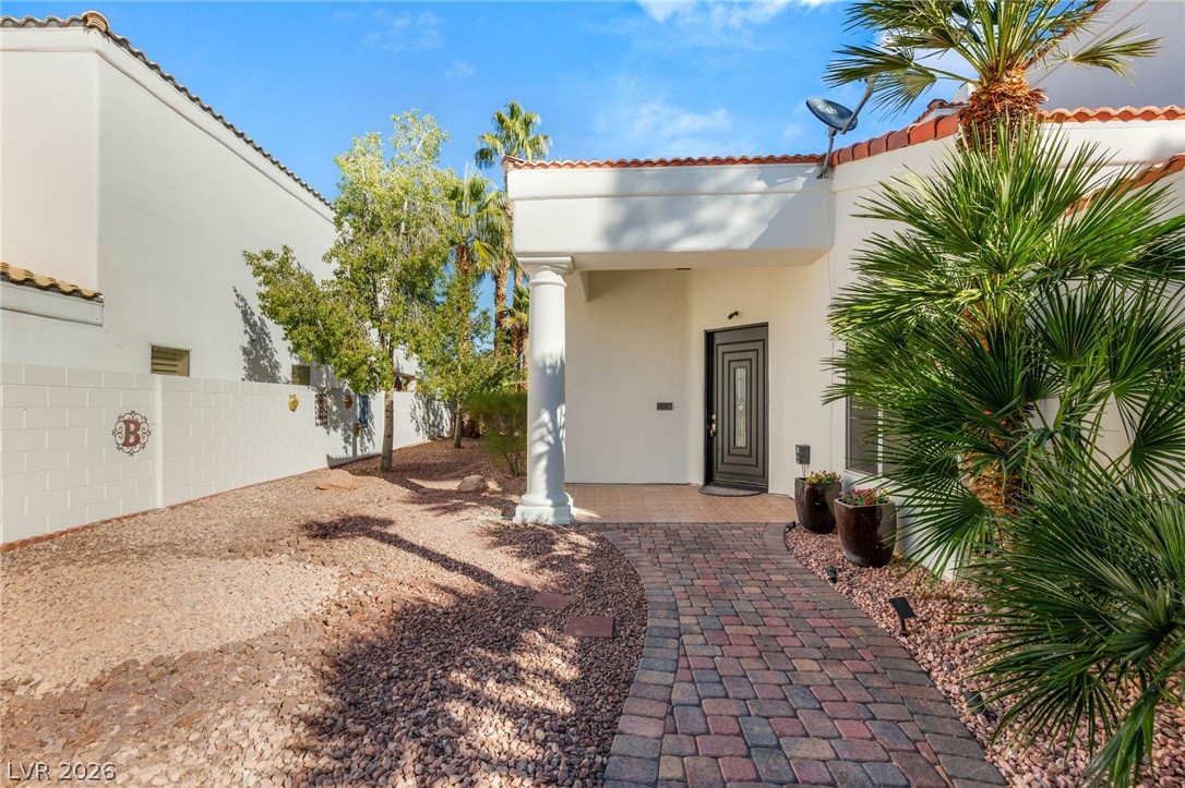 2104 Inverness Drive Property Photo 3